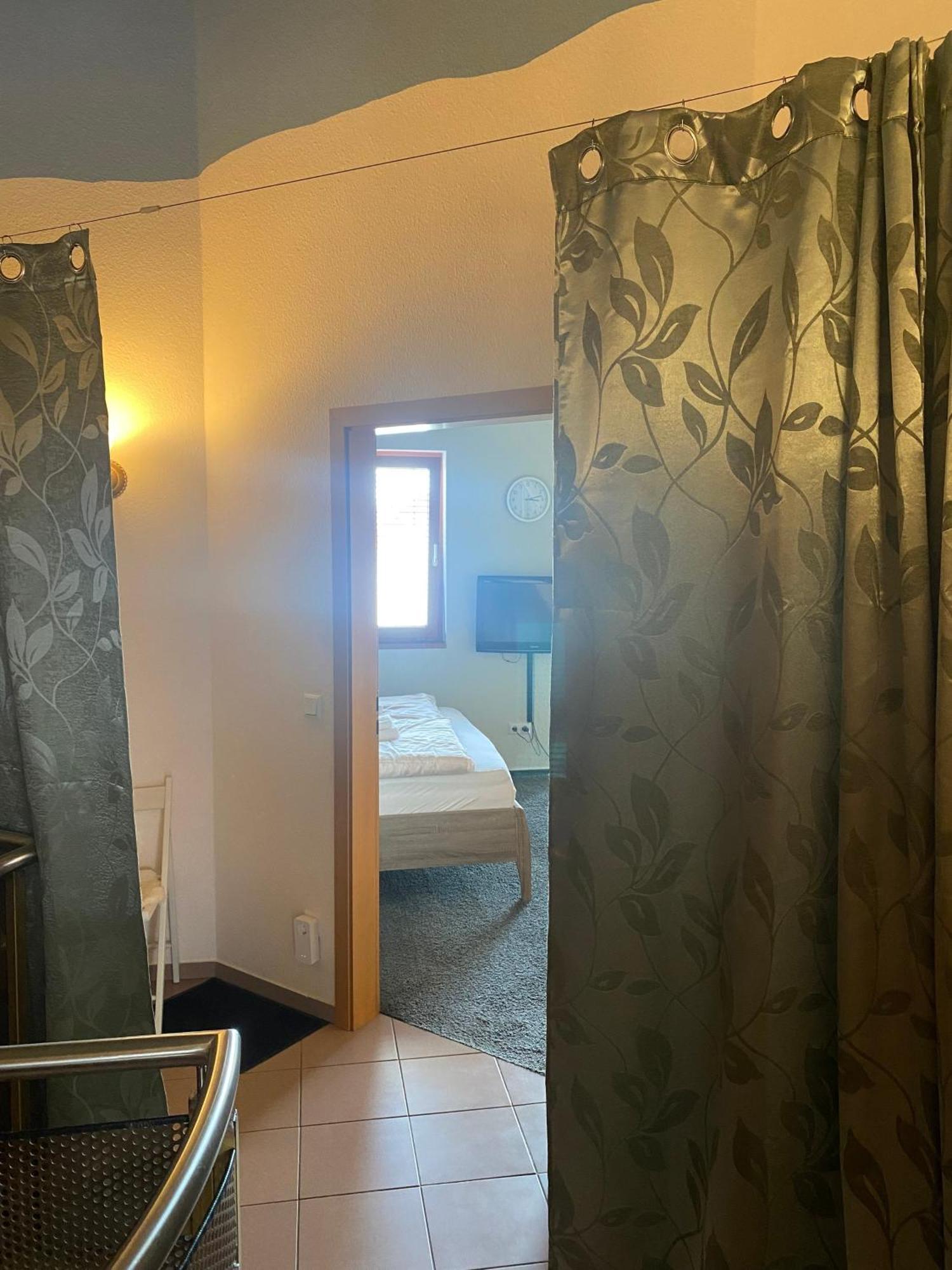 Maisonette-Ferienzimmer Am Backhausgarten Flonheim Esterno foto